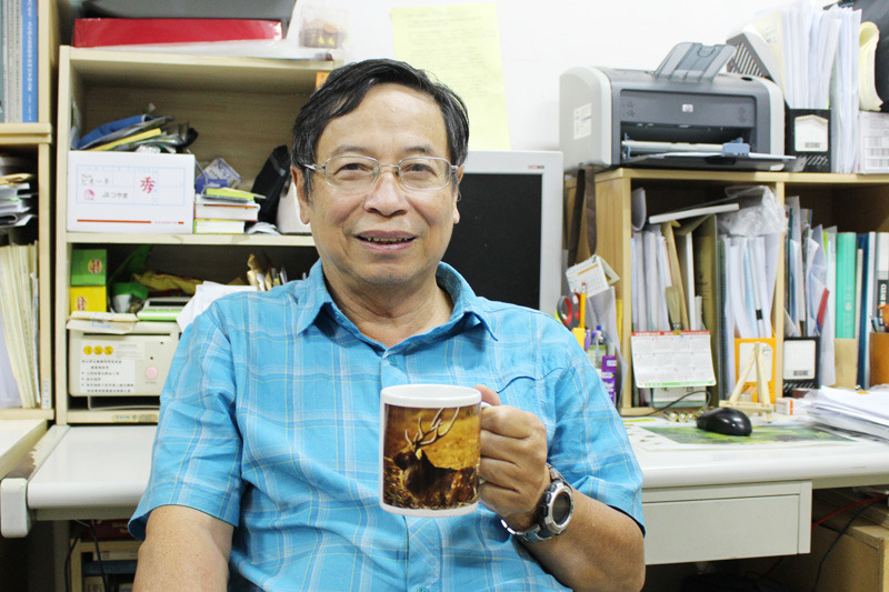 師大生科系教授王穎，研究梅花鹿復育計畫多年。　　何宜/攝