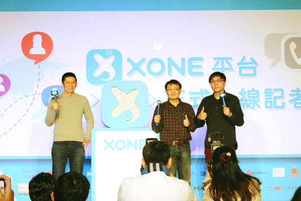 創辦人Chris(左)選擇拋開既得利益，開發行動新媒體，並與執行長Danny(中)、3C達人阿輝(右)一同宣布XONE正式上線。　江幸芸/攝