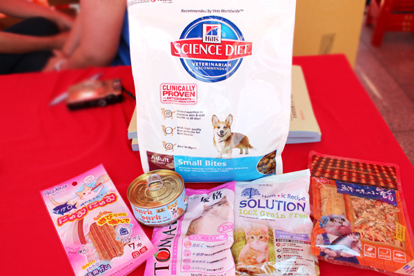 當天民眾只要認養走秀的毛寶貝，就可獲得寵物福袋嫁妝！圖為新北寵物公益認養趴活動嫁妝之示意圖。　黃靖雅/攝