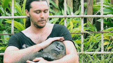 用音樂和影像為動物發聲的法國藝術家Maxime Ginolin，也曾遠赴非洲關心野生動物情形。　Maxime/提供