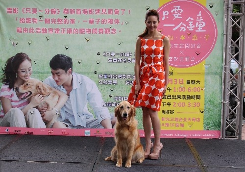 張鈞甯與加勒比合照。 何宜/攝