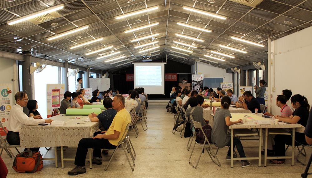 去年9月首次「動物友善城市公民咖啡館」時，共有約40位市民加入討論。　李娉婷/攝