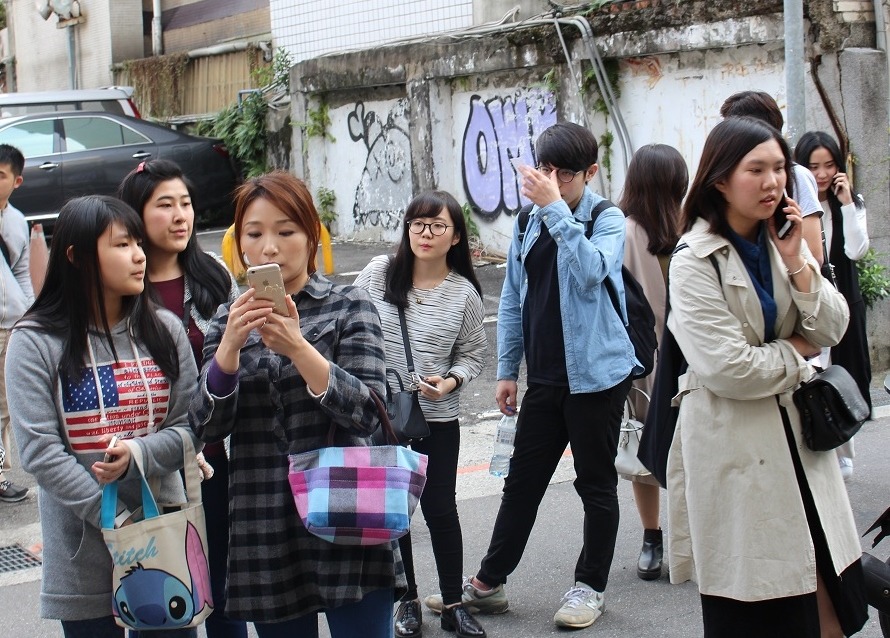 活動會場外面不斷有排隊人潮。　黃靖雅/攝