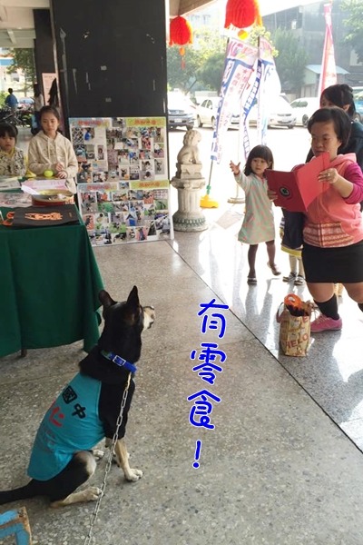 看到零食，超仁的眼睛就亮了！　大仁國中/提供