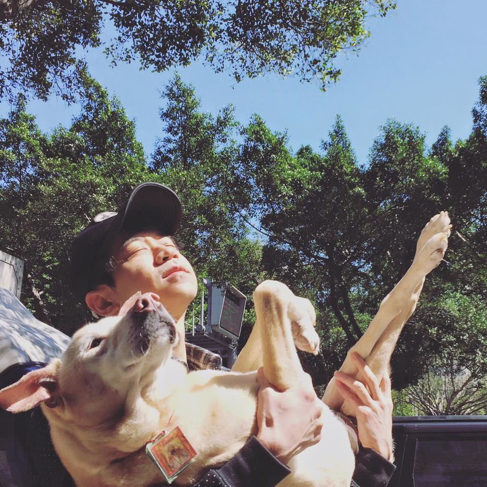 小High最愛和爸爸黏在一起。 取自小High粉絲專頁