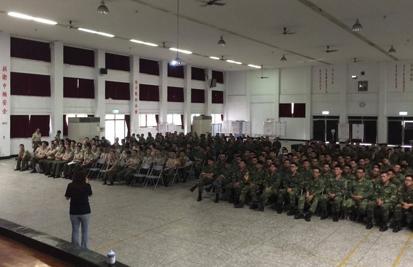 大家都很認真聽講。　流浪動物花園協會/提供