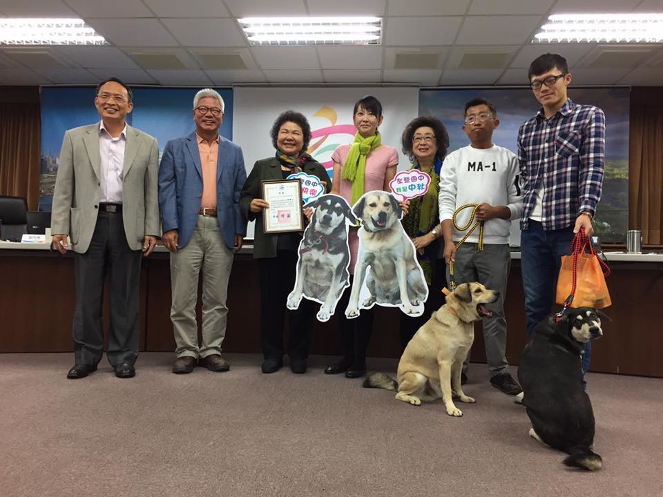 圖為左營國中的中秋、快樂。　取自高動保