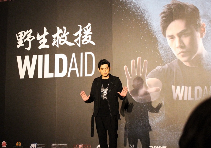 此次公益廣告和形象照分別由國際名導Kevin Donovan和知名攝影師蔡榮豐操刀,周杰倫戲稱,自己在拍攝時,簡直像接到好萊塢電影一樣開心。 黃靖雅/攝