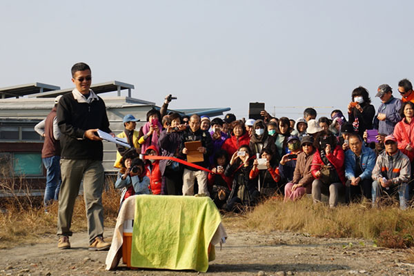 圖為福智和特生合作野放黑琵的情況。 取自福智全球資訊網