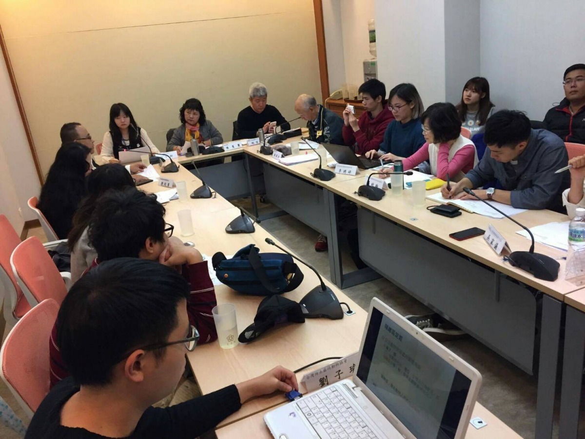 永續會召集動保團體及農委會官員，召開「動物收容所管理及安樂死標準政策協調會」。　TSPCA/提供