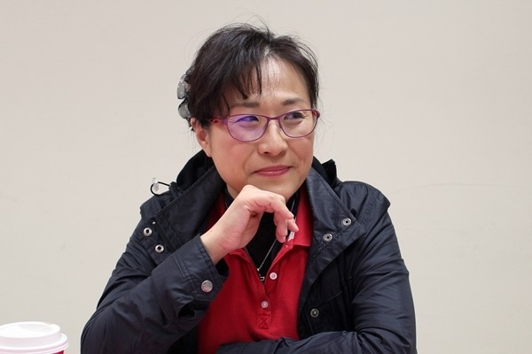 台灣動物輔助治療專業發展協會理事長葉明理，希望透過訓練與考試認證，培育動輔師專才。　江幸芸/攝