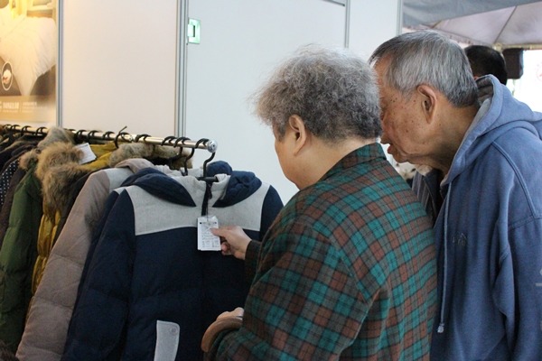 經過CAS認證的羽絨產品,填充原料皆為國產,不會有「血腥羽絨」。 江幸芸/攝