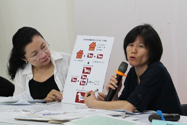 台灣動物社會研究會今年中披露黑心繁殖場,指出政府源頭管理不周。 何宜/攝