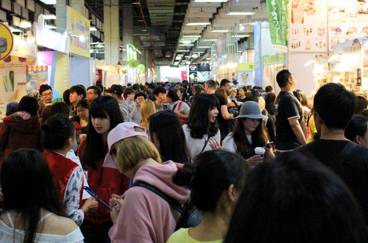 寵物展第一天就人潮眾多。 黃靖雅/攝