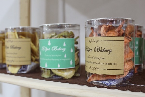 水果乾製作過程費時,一次烘焙僅能製作12罐。 江幸芸/攝