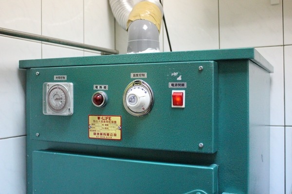 水果切片以低溫烘焙,留住營養與酵素。 江幸芸/攝