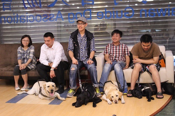 圖右開始為使用者俊堯和Pretty、清閔和Otago、冠霖和Ed、穎之和Quinby。　黃靖雅/攝