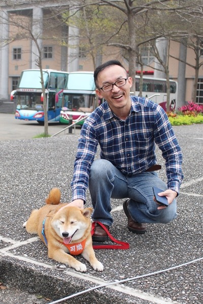 安溪國中校長簡財源喜歡可樂,成為老師和可樂的後盾。 江幸芸/攝