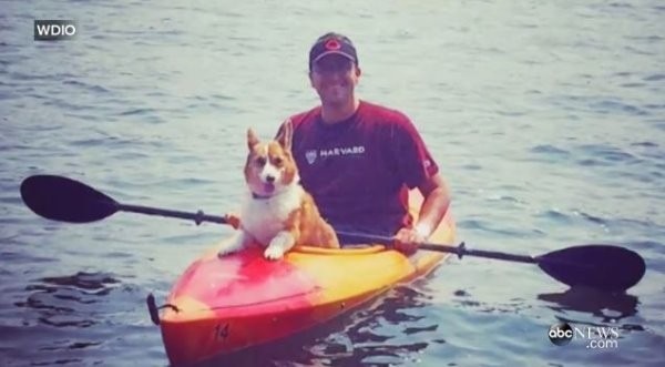 看來Oscar也很享受泛舟呢！　取自《ABC NEWS》