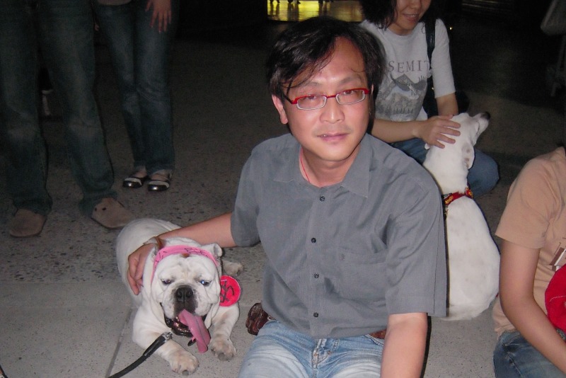 多年前，現任中興大學獸醫學系副教授的林荀龍就率台中之先，帶領學生下鄉絕育。  林荀龍/提供