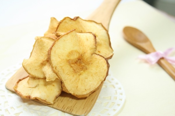 蘋果乾甜度比較高,很受兔子歡迎。 彼兔沛烘焙坊/提供