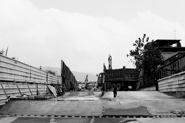 工業區平常人潮不多，春節時更是空空如也，愛媽說，有些狗販會趁機捕狗。　傅翊豪/拍攝‧動平會/提供