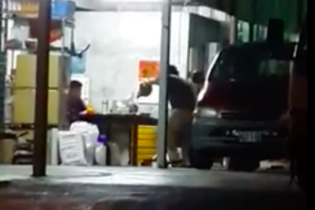 虐貓經過被網友全程錄下,成為鐵證。 取自網路