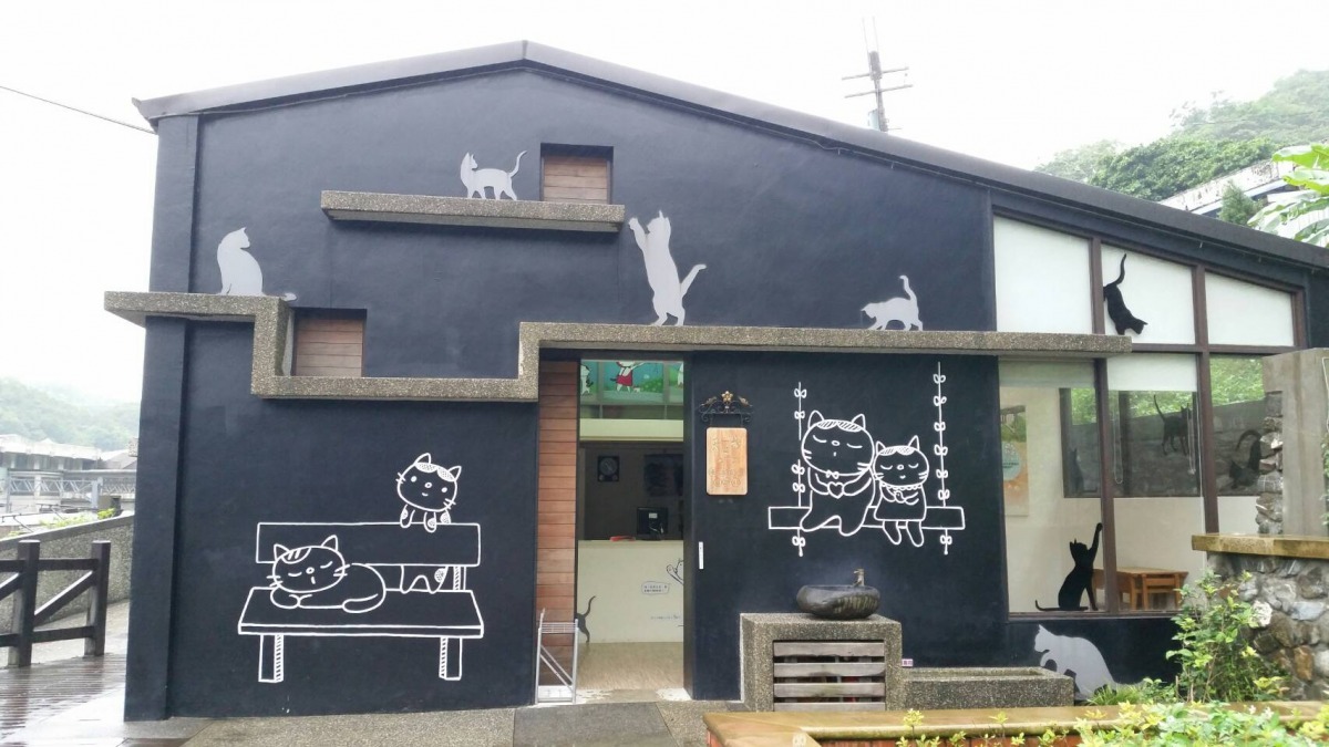 猴硐貓咪資訊站能為遊客提供遊猴硐的資訊和正確觀念。　新北市動保處/提供