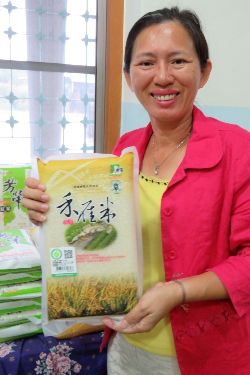 鴨稻共生產出的小包裝「禾雁米」受消費者肯定    高維奇/攝