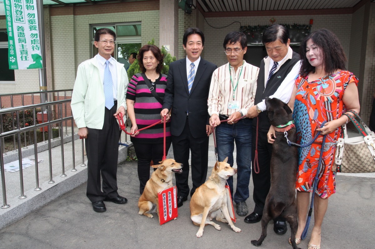李朝全任職處長期間為推動流浪狗工作犬不遺餘力。高維奇/攝