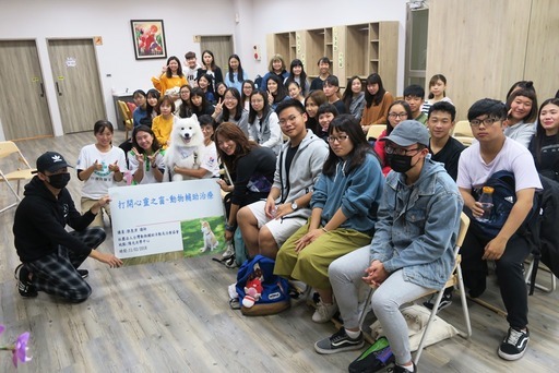 狗醫生團隊到元培醫大擔任講師。元培醫事科技大學/提供