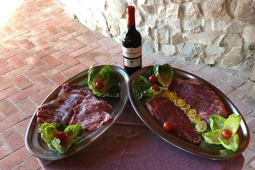 西班牙高品質伊比利火腿熟成期約需3-4年。外交部/提供