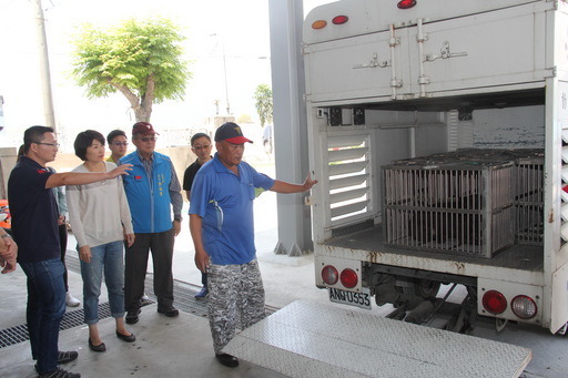 饒慶鈴縣長關心毛孩,同時響應推動「台版露西法案」。台東縣政府/提供