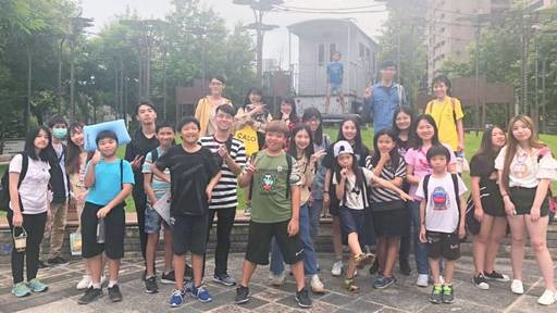 弱勢孩童前往亞洲寵物館體驗當一日小獸醫。景文科技大學/提供