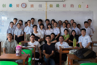 大葉大學生資系學生到馬來西亞古晉中華第四中學宣導環境教育。大葉大學/提供