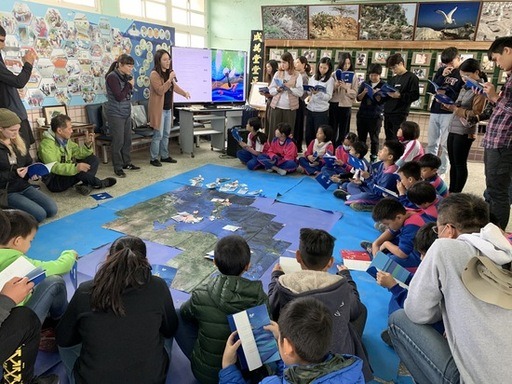 國際志工工作營於課程中介紹了仿生科學、科學調查方式以及亞洲黑面琵鷺遷徙與不同棲息地的介紹。南臺科技大學/提供