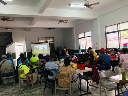 屏東縣政府輔導農民正確裝設電圍網,並針對猴害嚴重的鄉鎮召開電圍網架設補助說明會。屏東縣政府/提供