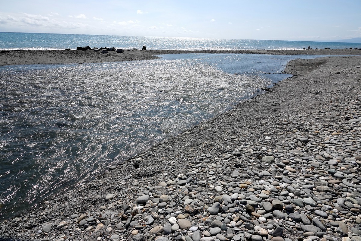 台東海濱公園陽光亮麗海天一色,讓心情舒坦。高維奇/攝