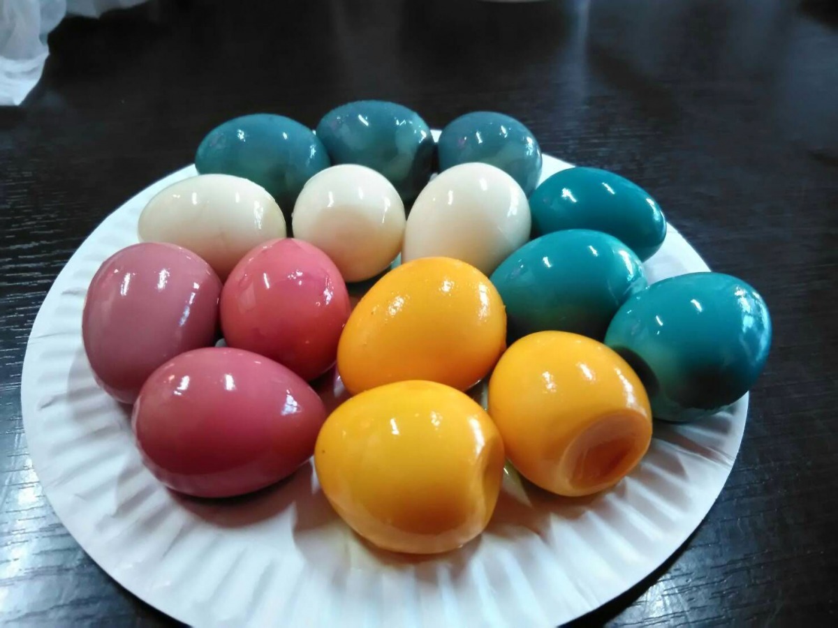 連同白煮蛋共有4種顏色。圖／呂佩真提供
