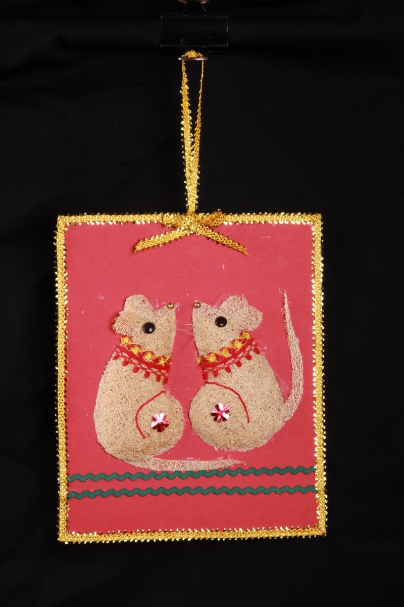 陳月來創作的老鼠掛飾。高維奇/攝