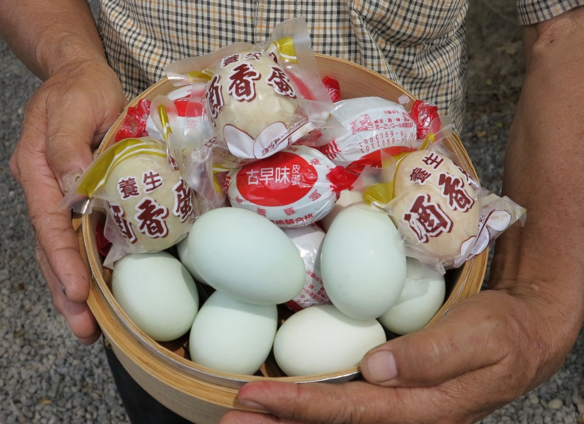 近年來民間對青殼蛋有特殊的偏好。高維奇/攝