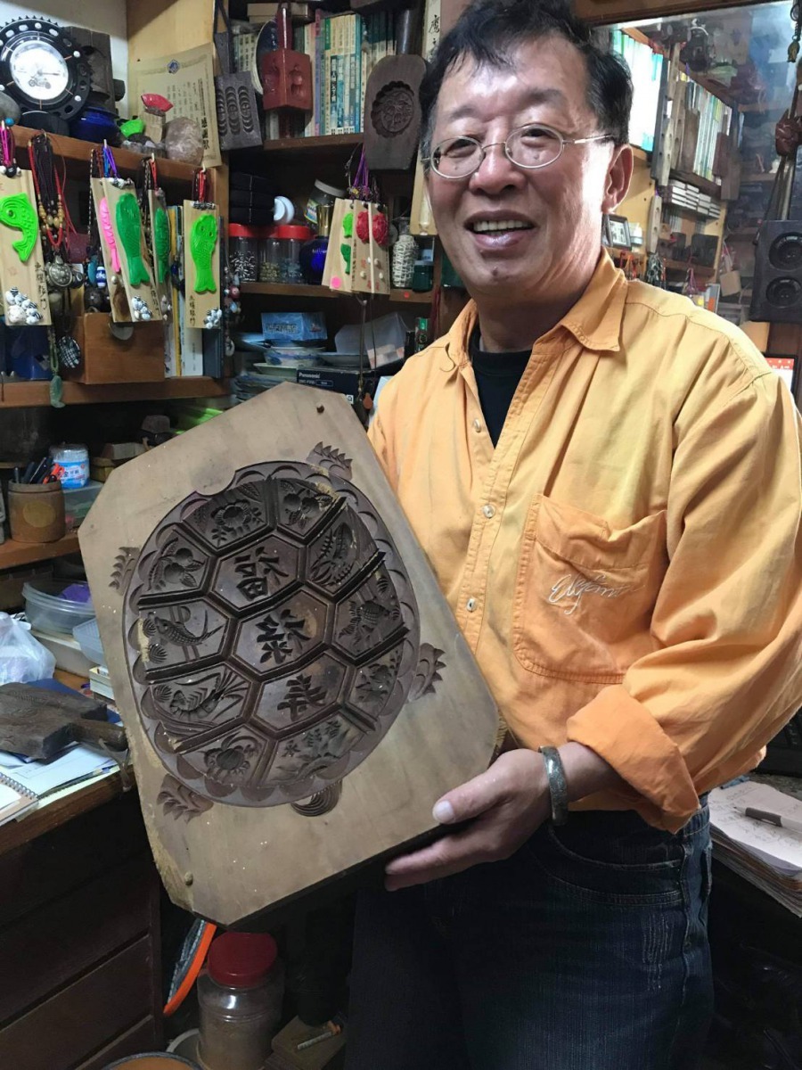 黃鳳鳥四十年多來致力於收藏研究粿模。圖/黃鳳鳥提供