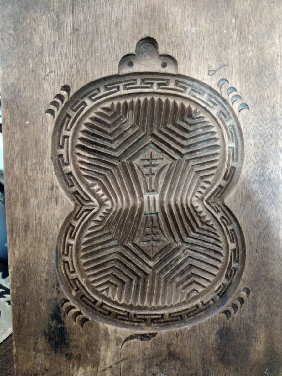 同樣是龜模,圖案造型很多樣化,圖為雙連龜粿模。圖/黃鳳鳥提供