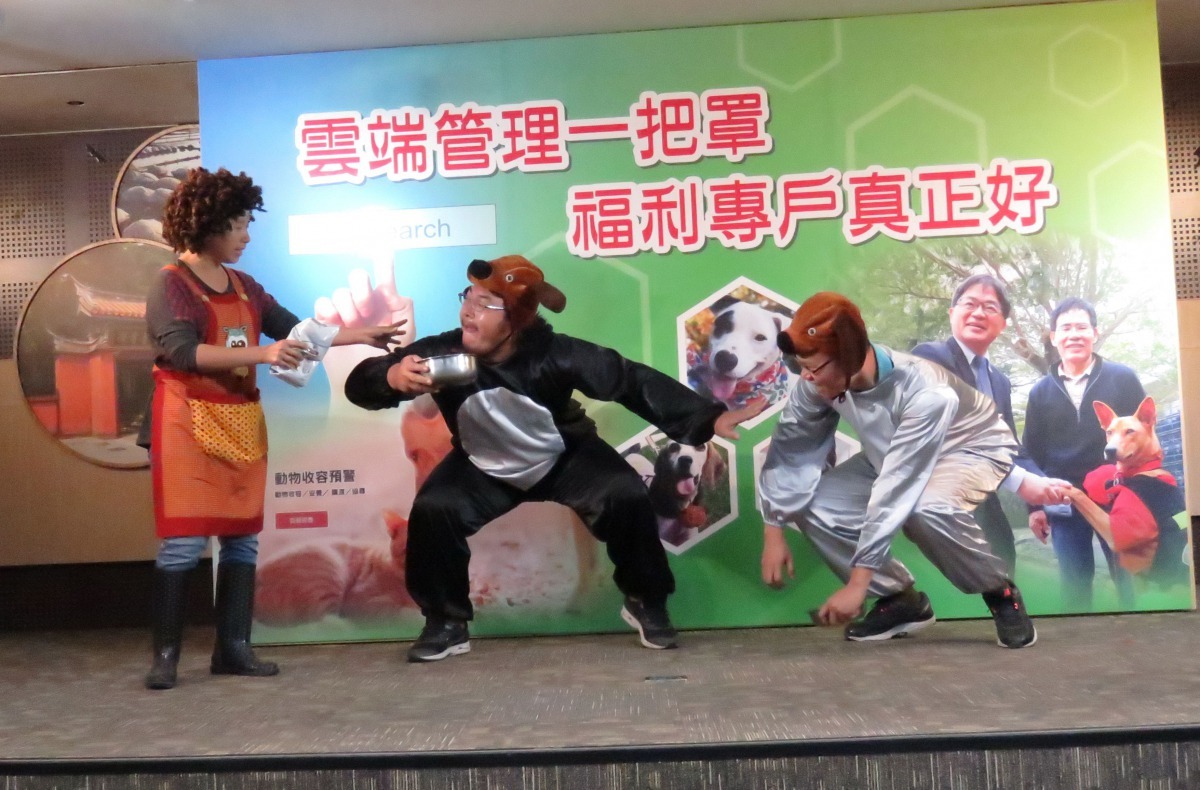 記者會行動短劇說明私人收容所在管理上面臨的困境。高維奇/攝