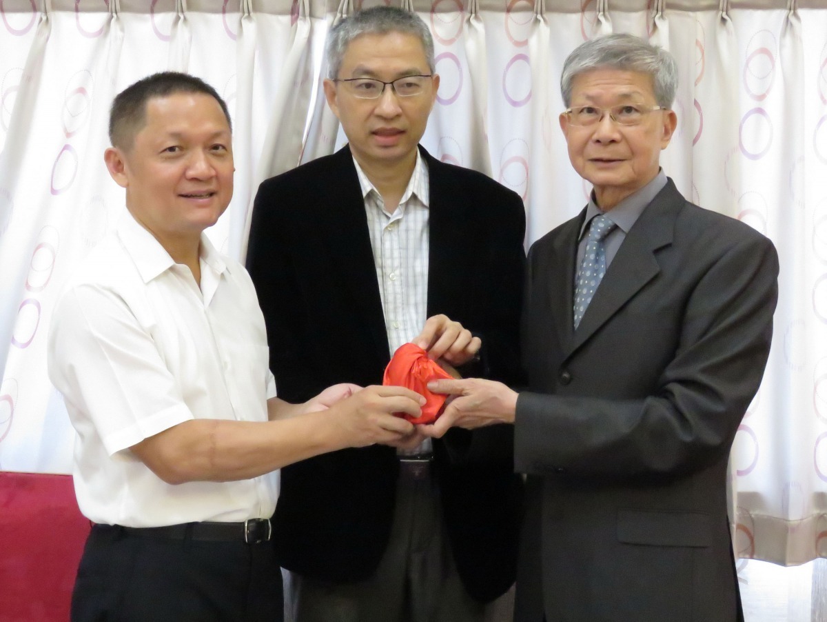 台南市獸醫師公會4月22日舉行第18屆理事長交接典禮。高維奇/攝