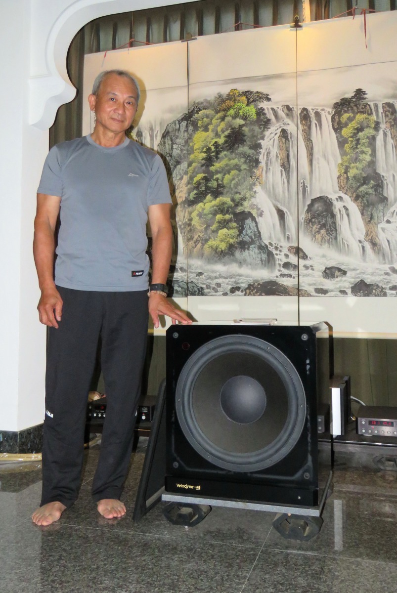 低音單元18吋的主動式重低音喇叭，效果驚人。高維奇/攝