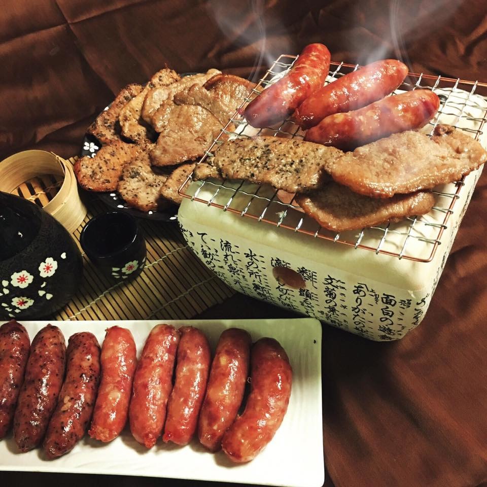 良心豬的超大豬排和烤肉商品。百豐傳牧場/提供