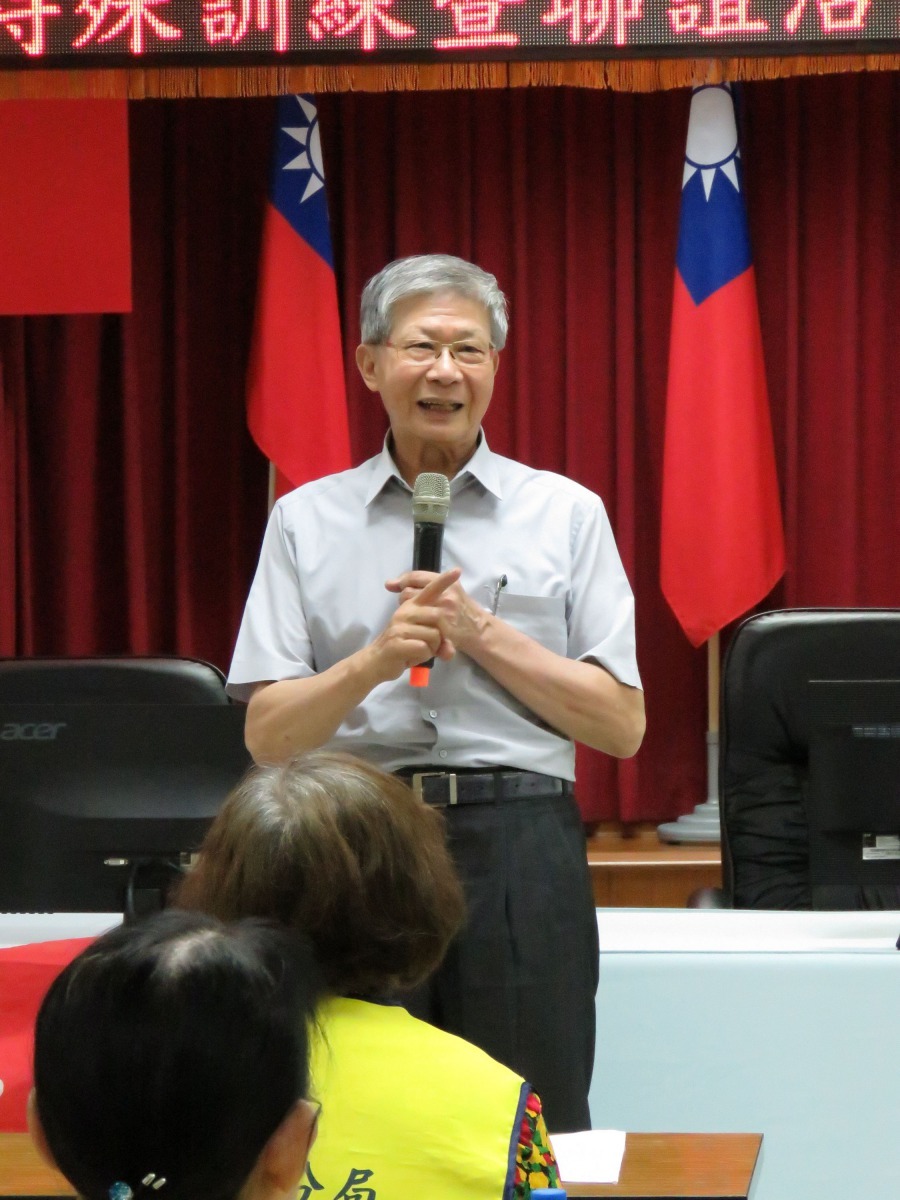 李朝全涉獵廣泛，課堂上以幽默風趣帶動學習興趣。高維奇/攝