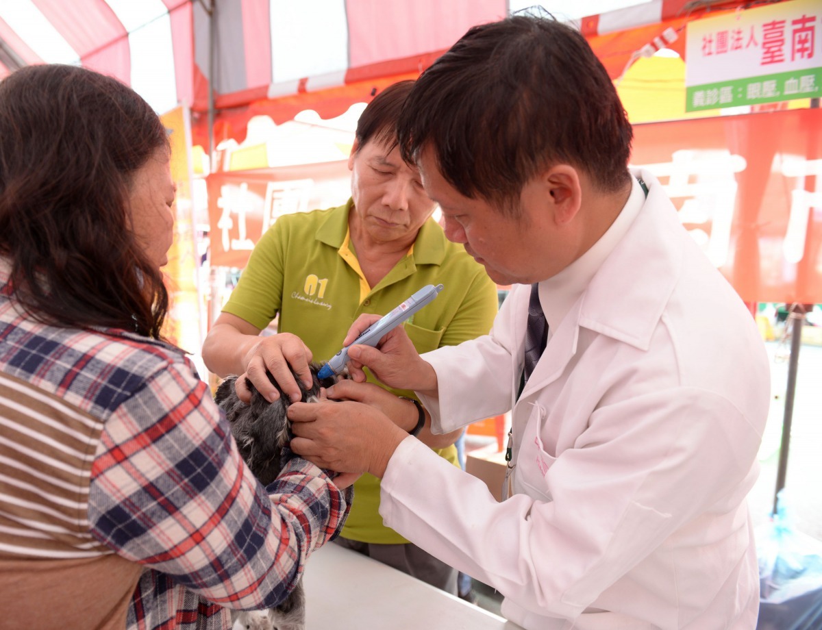 台南市獸醫師公會常會配合動保處的活動辦理義診，普獲好評。高維奇/攝