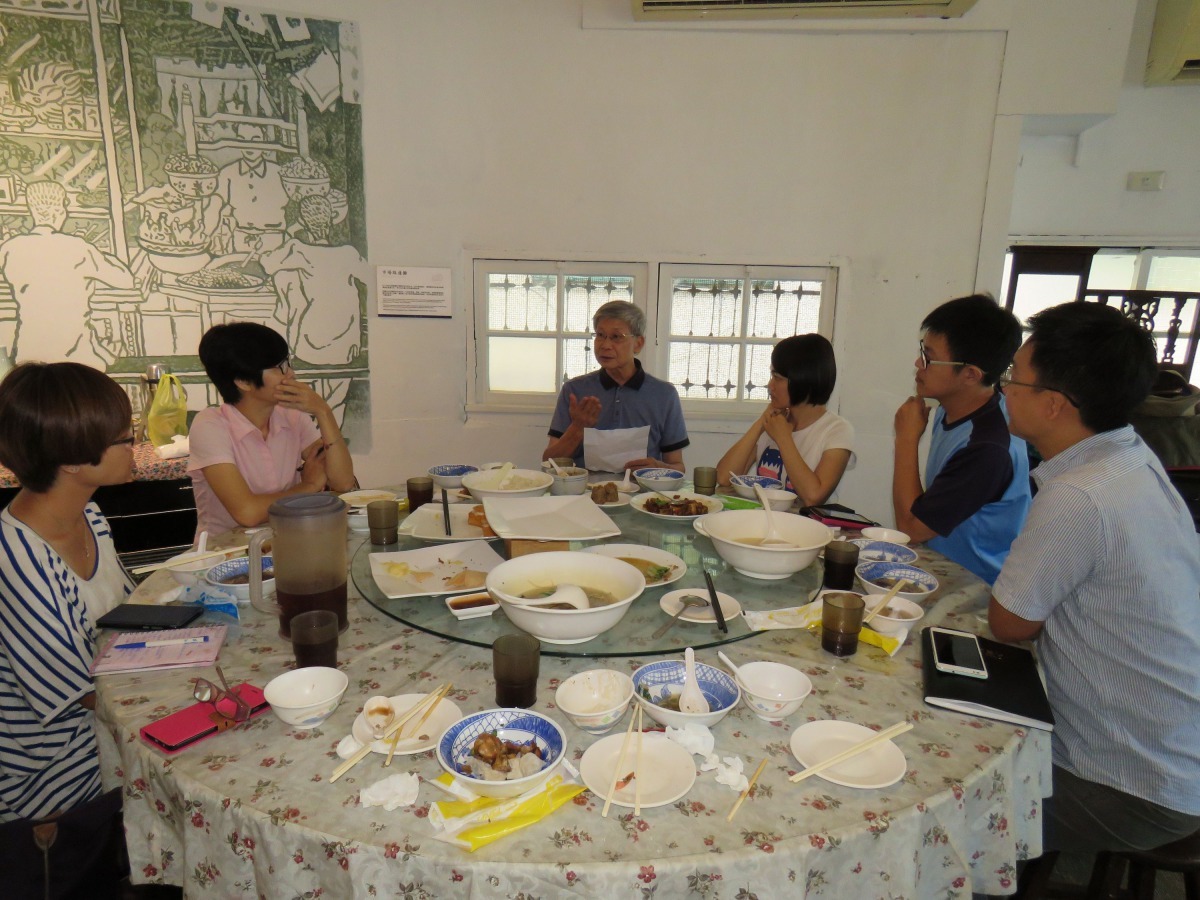 李朝全與屏東縣動保人員深入對談。 高維奇/攝